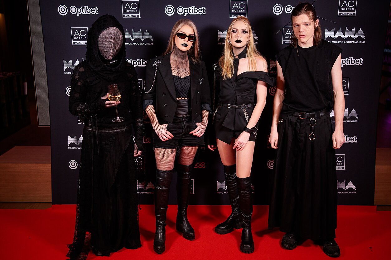 „Black Spikes“ „Black Spikes“