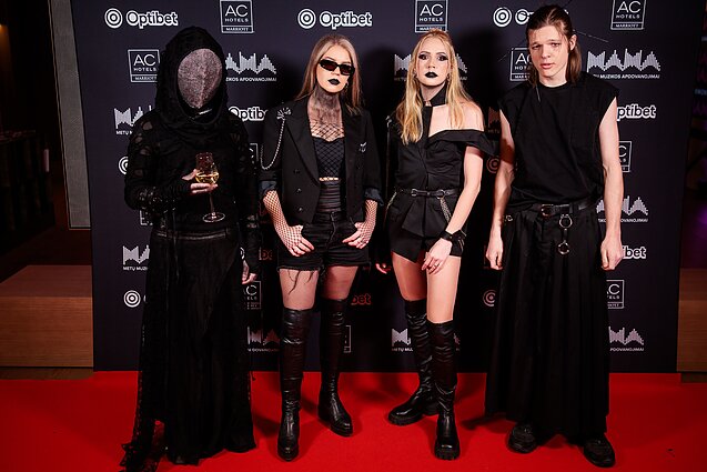 „Black Spikes“ „Black Spikes“