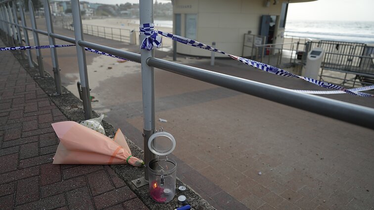 Aiškėja žudynių Sidnėjuje detalės: užpuoliką sustabdęs asmuo – vietinis daržovių pardavėjas