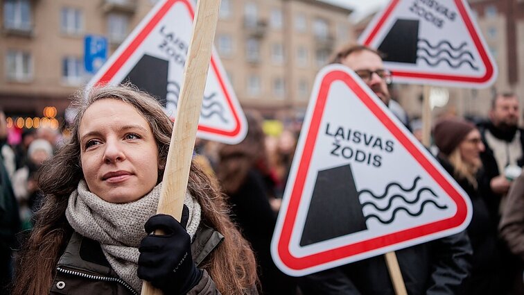 Nepriklausomybės aikštėje tęsis protestai: žurnalistai kviečia susitikti ir diskutuoti
