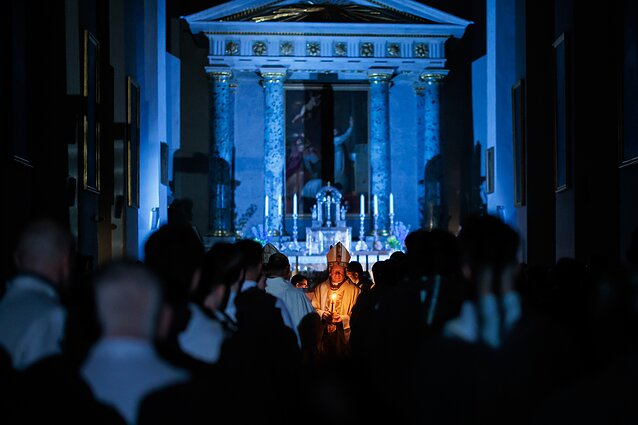 The Christian community observed Holy Saturday, a day dedicated to the silence of the Lord’s tomb and the mysterious passage from death to resurrection. The Easter Vigil consists of four parts: the Liturgy of Light, the Liturgy of the Word, the Baptismal Liturgy, and the Eucharist. Holy Week concludes at midnight on Saturday, when the faithful greet one another with the joyful proclamation, “Christ is risen!” heralding the start of Easter, the most important celebration in the Christian calendar.