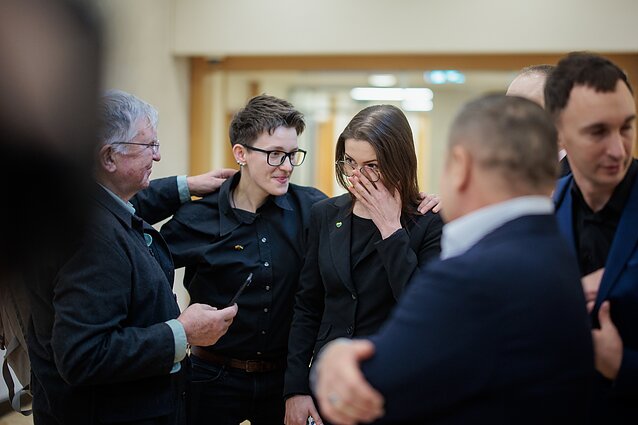 Karolina ir Eglė tapo pirmąja tos pačios lyties pora, kurią Lietuva pripažino partnerėmis. Konstituciniam Teismui paskelbus, kad įstatyme numatytas partnerystės institutas prieštarauja Konstitucijai, nes jame įrašyta tik sąjunga tarp vyro ir moters, atsivėrė galimybė lyčiai neutralią partnerystę registruoti per teismus. Karolina ir Eglė kartu yra jau daugiau nei 13 metų, o prieš dešimtmetį jos susižadėjo. Po vėliau organizuoto LGBT+ žmonių susitikimo su premjere Inga Ruginiene Karolina ir Eglė pažymėjo tik norinčios turėti tokias pačias teises kaip ir kitos Lietuvos poros: „Šiais laikais, kai visas pasaulis yra šitaip susiskaldęs, norisi kviesti žmones ieškoti ne to, kuo skiriamės, o to, kuo esame panašūs. Mes visi kuriame šeimas, visi einame į darbus, mokame mokesčius. Jei visi turime vienodas pareigas valstybei, mes norime turėti ir vienodas teises.“