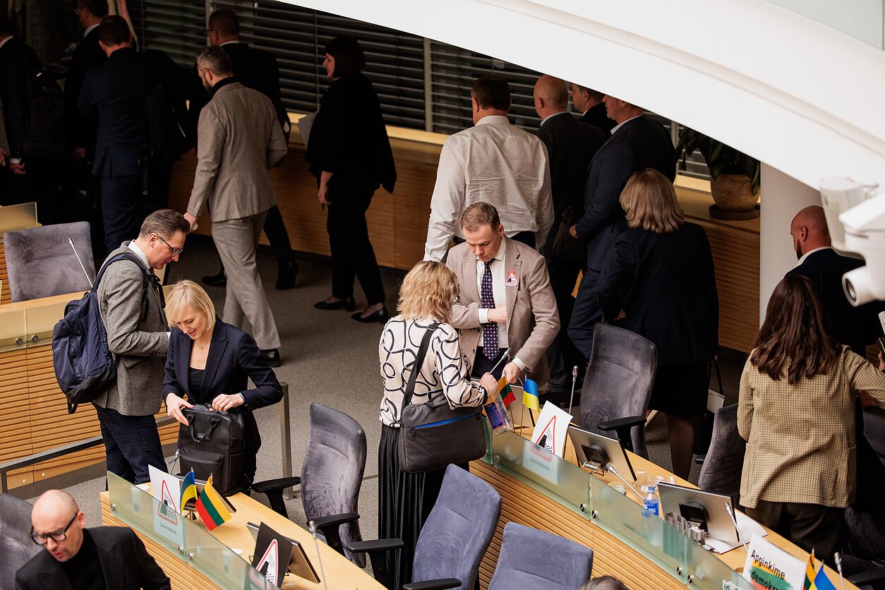 Naktinė reforma. Seimas svarsto LRT įstatymo pataisas Naktinė reforma. Seimas svarsto LRT įstatymo pataisas