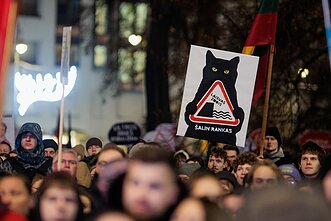 Protesto laužai prie Seimo: antroji diena