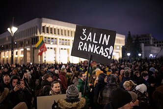 Protesto laužai prie Seimo: antroji diena