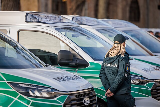 „Juokas pro ašaras“: pareigūnai skundžiasi mažomis algomis ir valdžios požiūriu