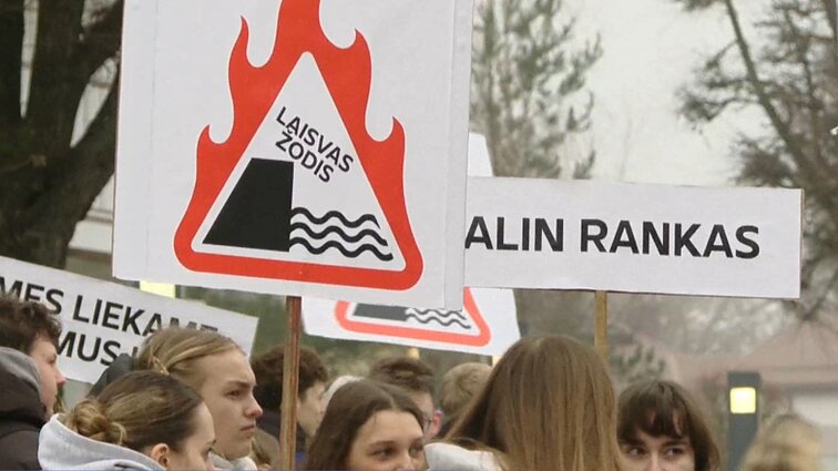 „Didžiausia grėsmė mūsų demokratijai“: protestuoti už laisvą žodį rinkosi ir alytiškiai