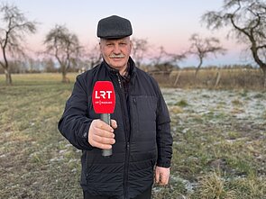 Prie autostrados ūkininkaujantis 63-ejų Audronis iš Raseinių rajono Prie autostrados ūkininkaujantis 63-ejų Audronis iš Raseinių rajono