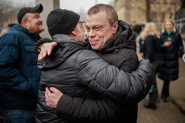 20 освобожденных в Беларуси политзаключенных прибыли в Литву; Владимир Лабкович