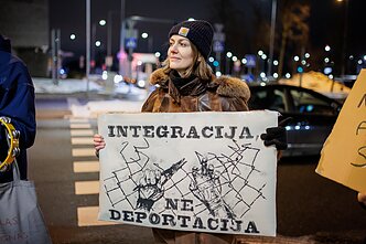 The volunteer group Sienos grupė, which provides assistance to migrants, staged a protest at Vilnius Airport against the deportation of asylum seekers to Nigeria. The volunteer group Sienos grupė, which provides assistance to migrants, staged a protest at Vilnius Airport against the deportation of asylum seekers to Nigeria.