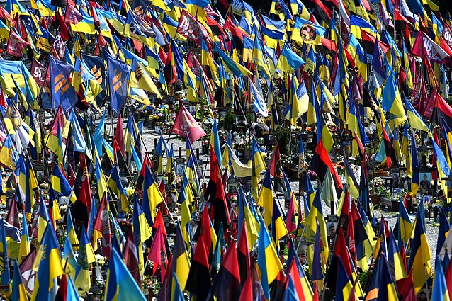 Лычаковское кладбище во Львове с могилами солдат ВСУ, погибших на войне с Россией Лычаковское кладбище во Львове с могилами солдат ВСУ, погибших на войне с Россией
