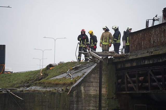 Rescue crews in the northern Lithuanian city of Panevėžys recovered a BMW car from the Nevėžis River on Saturday after it plunged into the water Rescue crews in the northern Lithuanian city of Panevėžys recovered a BMW car from the Nevėžis River on Saturday after it plunged into the water