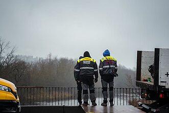 Panevėžyje į Nevėžio upę nuskriejo automobilis Panevėžyje į Nevėžio upę nuskriejo automobilis