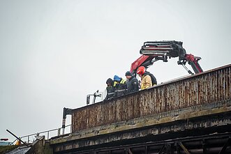 Panevėžyje į Nevėžio upę nuskriejo automobilis Panevėžyje į Nevėžio upę nuskriejo automobilis