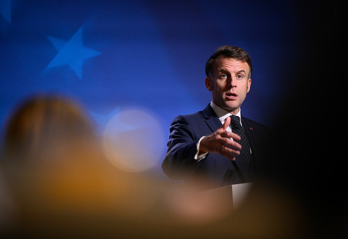 Президент Франції Еммануель Макрон виступає на прес-конференції після засідання Європейської ради в Брюсселі, Бельгія, 19 грудня 2025 року.