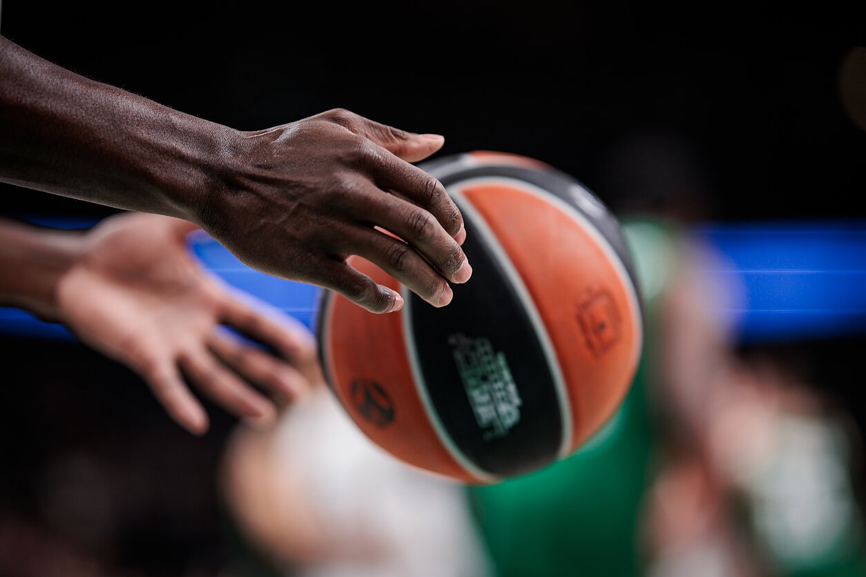 Krepšinio kamuolys, krepšinis. Eurolyga: Kauno „Žalgiris“ – Atėnų „Panathinaikos“ Krepšinio kamuolys, krepšinis. Eurolyga: Kauno „Žalgiris“ – Atėnų „Panathinaikos“