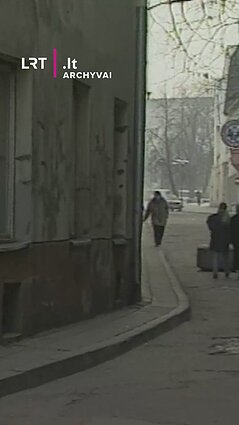 Ar prie Kūčių stalo buriate? Apie papročius ir burtus – 1994 metų reportažas