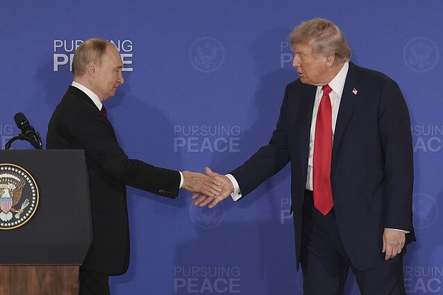 Владимир Путин и Дональд Трамп Владимир Путин и Дональд Трамп