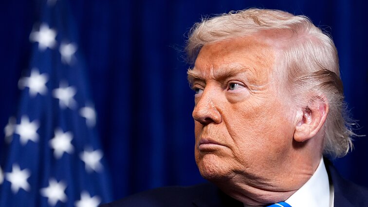 Donaldas Trumpas sako nesąs susirūpinęs dėl Kinijos pratybų prie Taivano