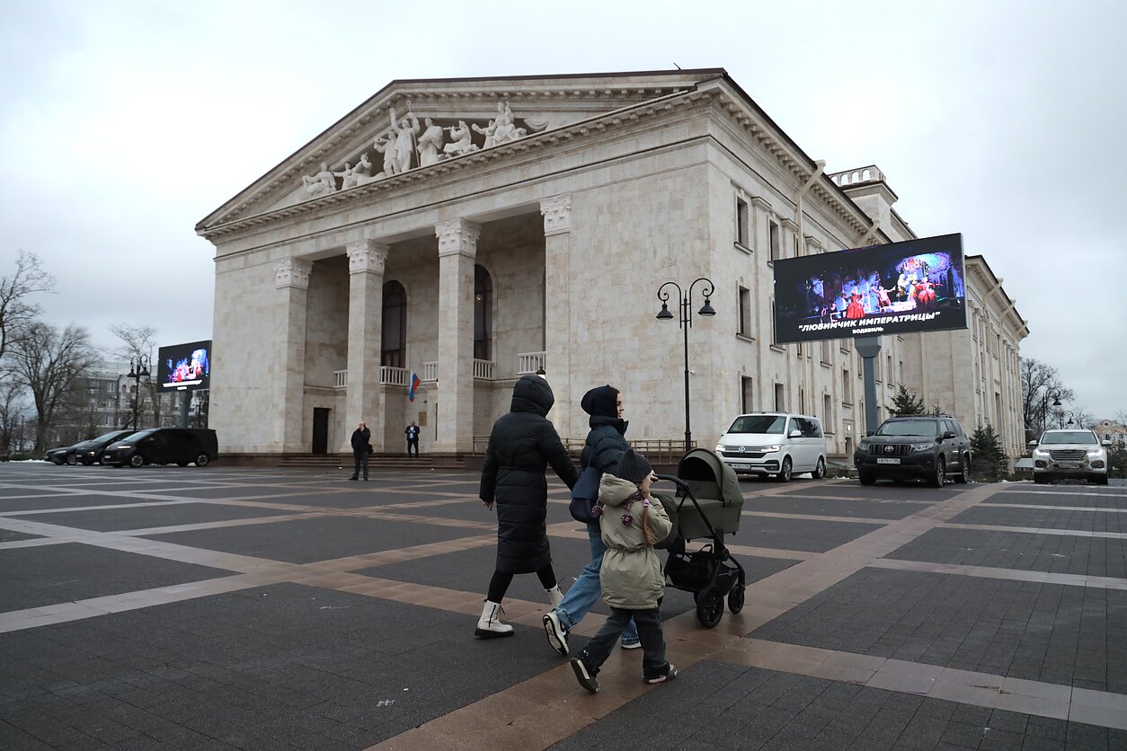 Rusijos okupuotame Mariupolyje atidarytas atstatytas dramos teatras