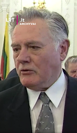 1999 m. gruodžio 31 d. iš prezidento pareigų pasitraukė Jelcinas ir vietą užleido Putinui