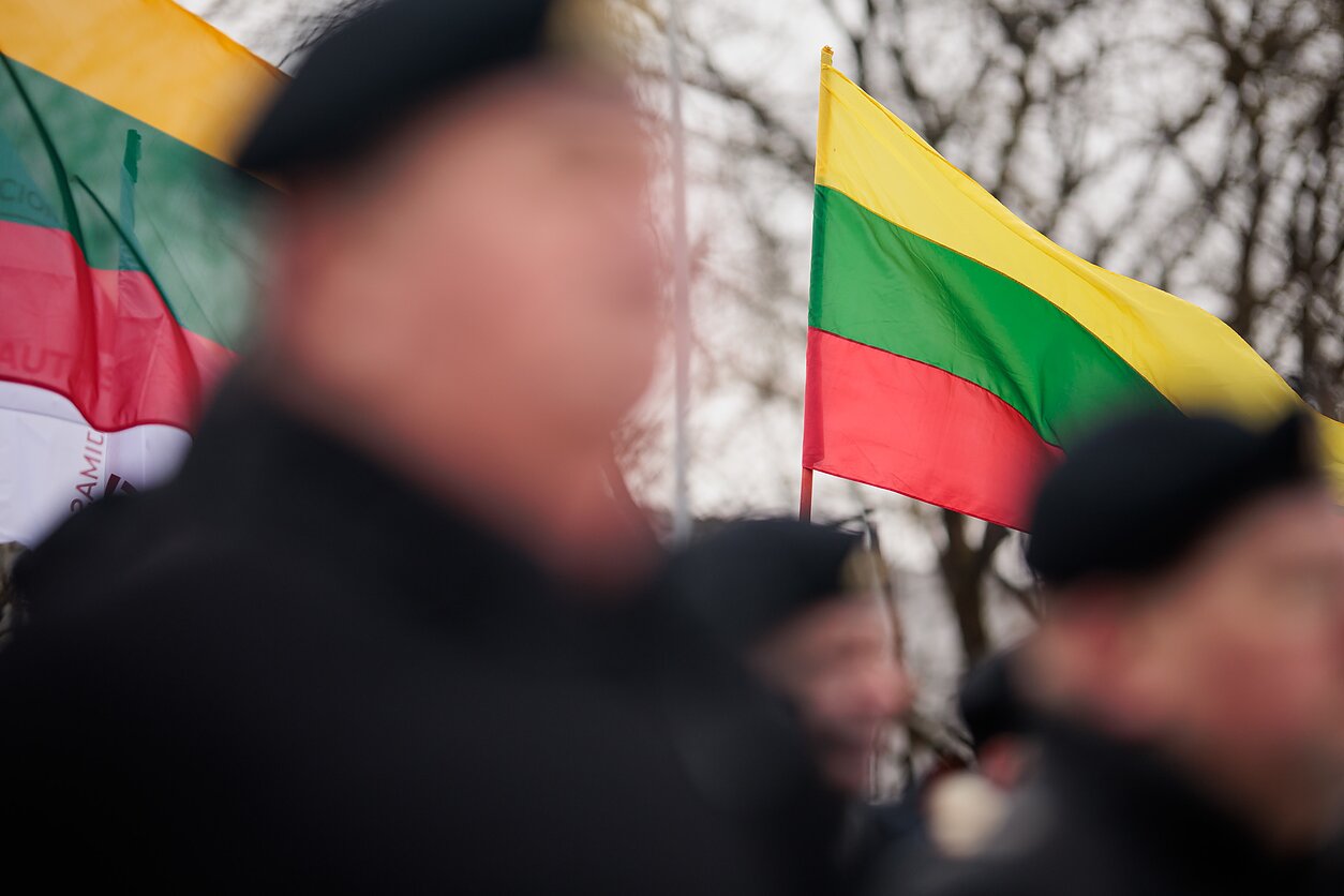 Pirmąją metų dieną minint Lietuvos vėliavos dieną, valstybės vėliava iškelta Gedimino pilies bokšte Vilniuje