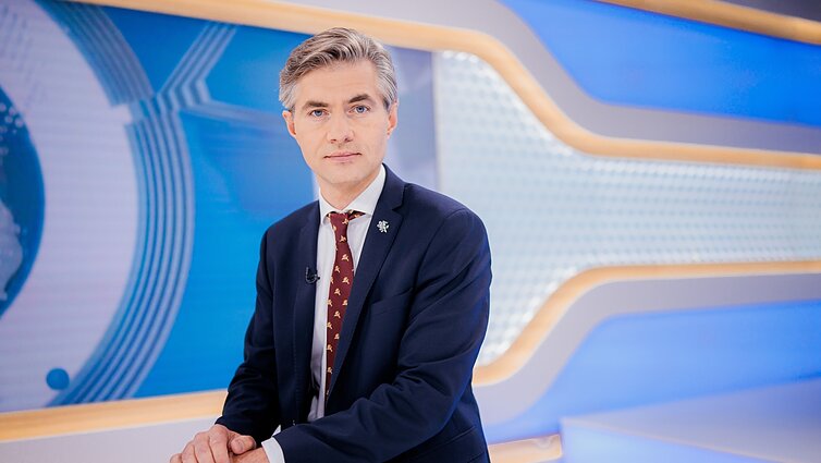Dienos tema (su vertimu į gestų k.)