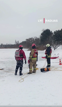Nemažėjant nelaimių ant ledo skaičiui – ugniagesių gelbėtojų pratybos ant Gilužio ežero