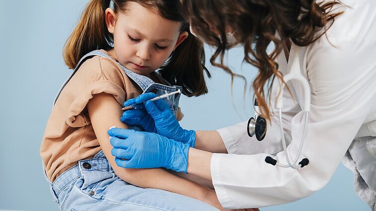 JAV keičia moksliškai pagrįstą praktiką: sumažino vaikams rekomenduojamų skiepų skaičių