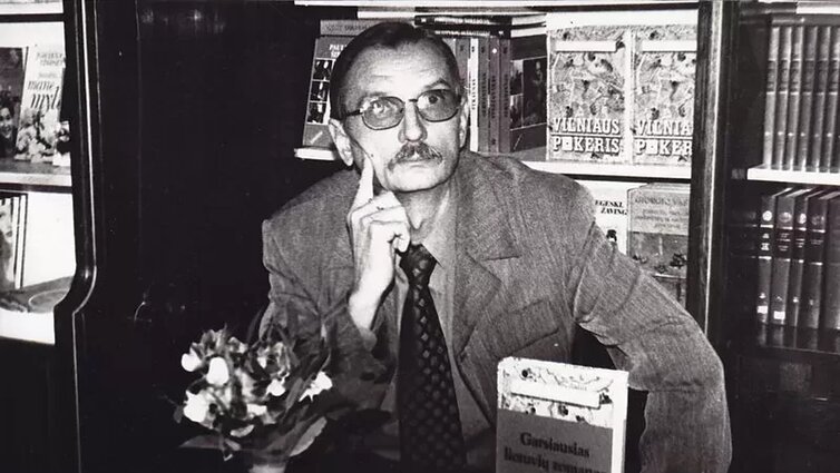 Į literatūrą perkeltos fizikos žinios: rašytojo Gavelio kelias ir stiliaus autentiškumas