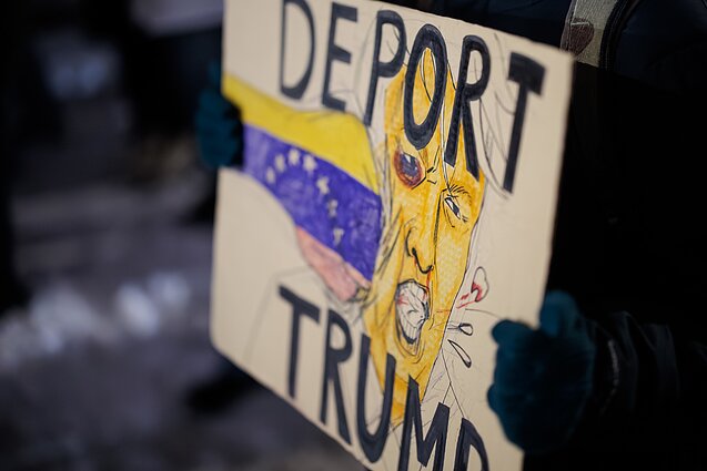 About 50 people protested outside the US Embassy in Vilnius on Wednesday evening to condemn Washington’s actions in Venezuela About 50 people protested outside the US Embassy in Vilnius on Wednesday evening to condemn Washington’s actions in Venezuela