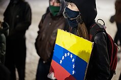 Prie JAV ambasados įvyko protestas dėl Vašingtono veiksmų Venesueloje Prie JAV ambasados įvyko protestas dėl Vašingtono veiksmų Venesueloje