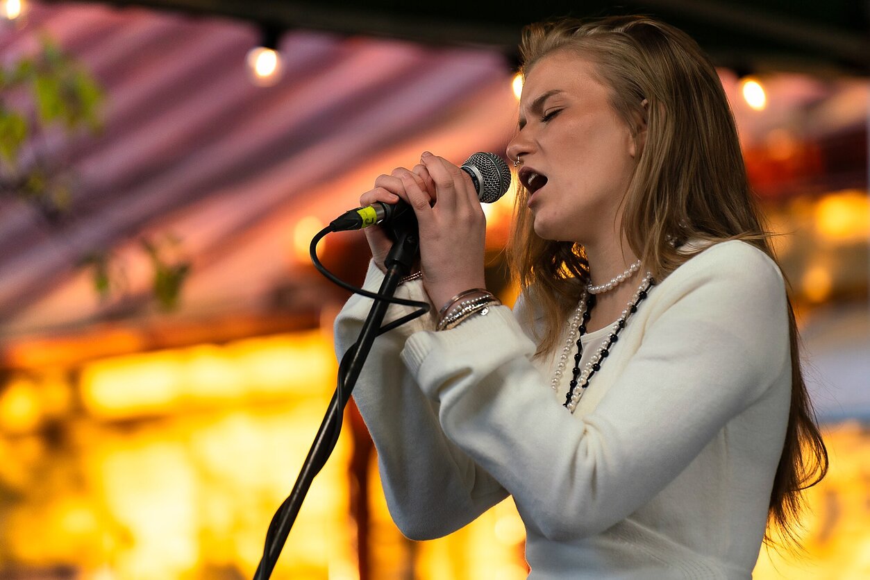 Emi Acidic