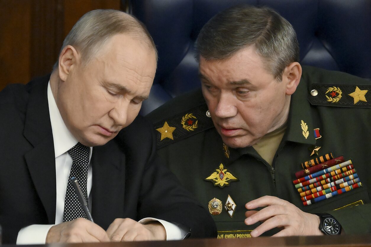 Vladimiras Putinas ir Valerijus Gerasimovas Vladimiras Putinas ir Valerijus Gerasimovas