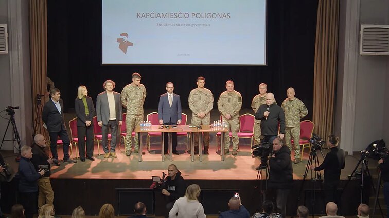 Atgarsiai iš susitikimo dėl poligono Kapčiamiestyje: susitikime netyli šūksniai „gėda“