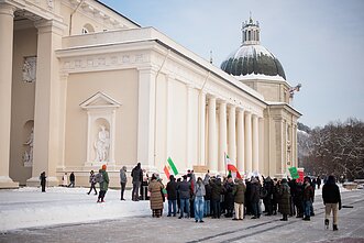 Demonstruotojai Katedros aikštėje palaiko masinius Irano protestus prieš Islamo respublikos vyriausybę. Demonstruotojai Katedros aikštėje palaiko masinius Irano protestus prieš Islamo respublikos vyriausybę.
