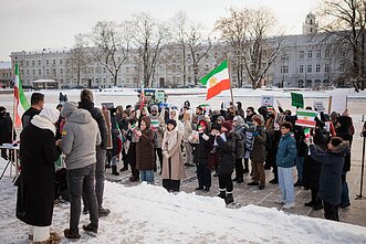 Demonstruotojai Katedros aikštėje palaiko masinius Irano protestus prieš Islamo respublikos vyriausybę. Demonstruotojai Katedros aikštėje palaiko masinius Irano protestus prieš Islamo respublikos vyriausybę.
