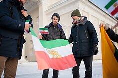 Demonstruotojai Katedros aikštėje palaiko masinius Irano protestus prieš Islamo respublikos vyriausybę. Demonstruotojai Katedros aikštėje palaiko masinius Irano protestus prieš Islamo respublikos vyriausybę.