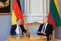 Lietuvos prezidentas Gitanas Nausėda priėmė į šalį atvykusį Vokietijos kanclerį Friedrichą Merzą
