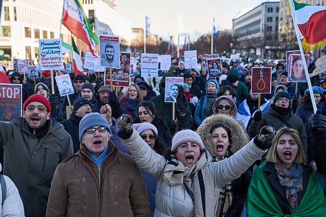 Trumpas svarsto atsaką į represijas Irane: „Jie valdo naudodami smurtą“