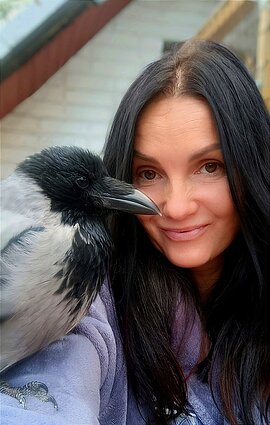 Agnė Ščiučkienė ir jos varnos Agnė Ščiučkienė ir jos varnos