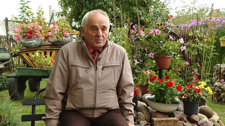 Prie daugiabučio gėlyną kuriantis 79-erių Vitas: moterys ir gėlės – pasaulio grožis