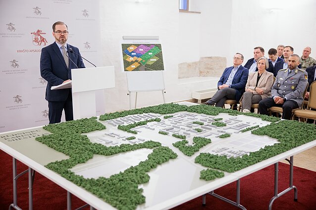 KAM pasirašė 950 mln. eurų sutartis dėl Rūdninkų karinio miestelio antrojo etapo statybos