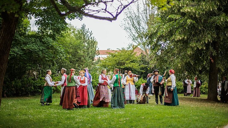 Etnokultūra šiandien: tradicijos gyvos, bet specialistų rengimas nyksta