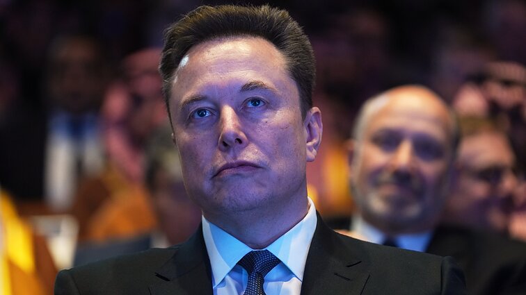 Muskas skelbia prioritetą dėl soc. tinklo „X“: sieks pašalinti vaikų ir keršto pornografiją