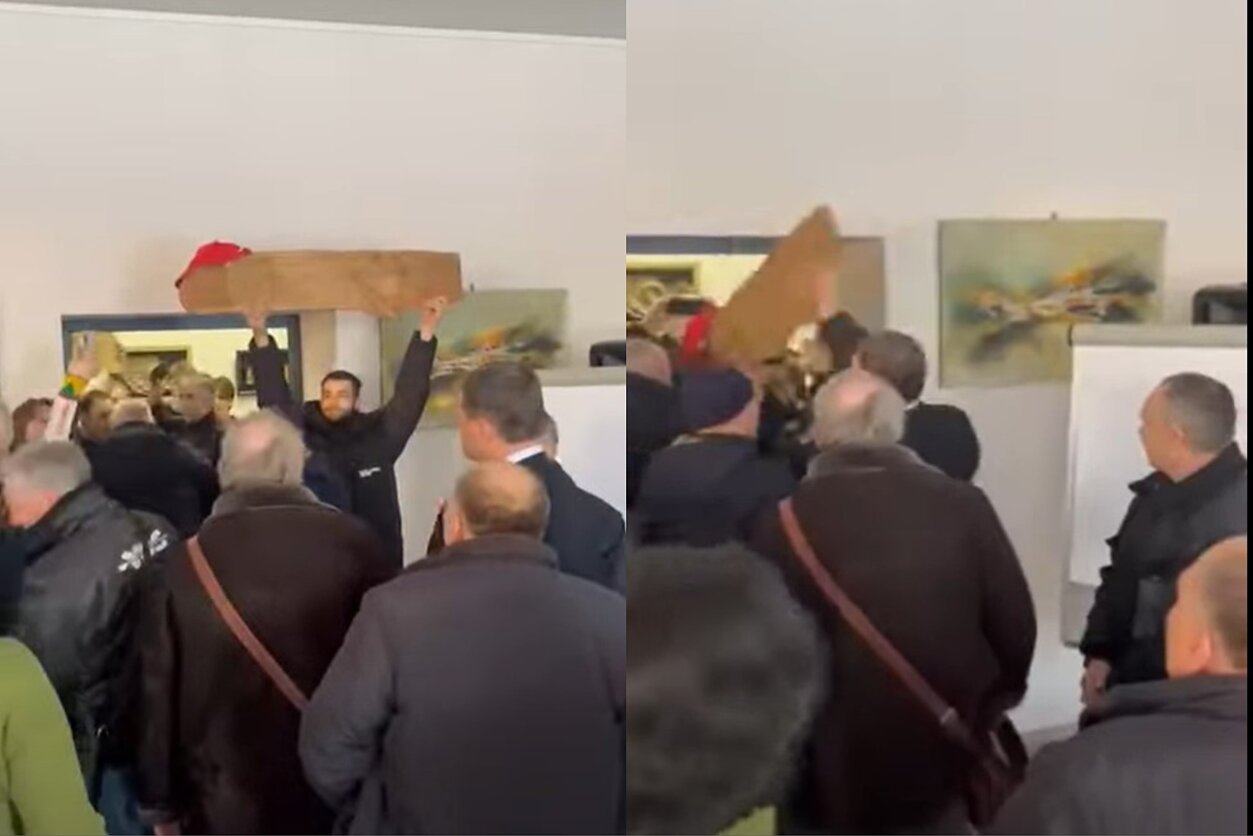Susitikimo su gyventojais metu Vilkaviškyje Žemaitaitis apstumdė jaunuolį Susitikimo su gyventojais metu Vilkaviškyje Žemaitaitis apstumdė jaunuolį