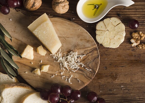 Tarkuotas itališkas kietasis sūris