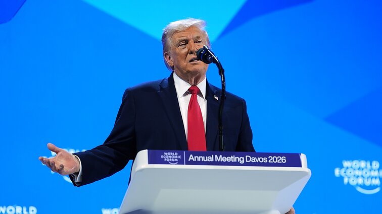 Europą kritikavęs Trumpas prieš Grenlandiją jėgos žada nenaudoti: tai tik ledo gabalas