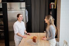 Giedrė ir Jovita savo desertų studijoje Giedrė ir Jovita savo desertų studijoje