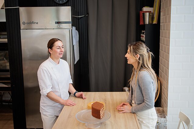 Giedrė ir Jovita savo desertų studijoje Giedrė ir Jovita savo desertų studijoje